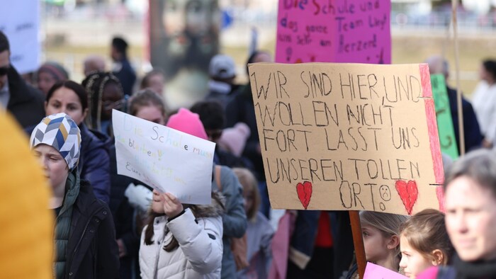Kinder, Lehrer und Eltern zogen durch die Stadt