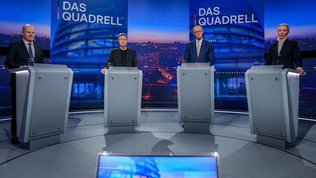 Olaf Scholz (SPD), Robert Habeck (Grüne), Friedrich Merz (CDU), Alice Weidel (AfD). (Bild: APA/AFP/POOL/Kay Nietfeld)