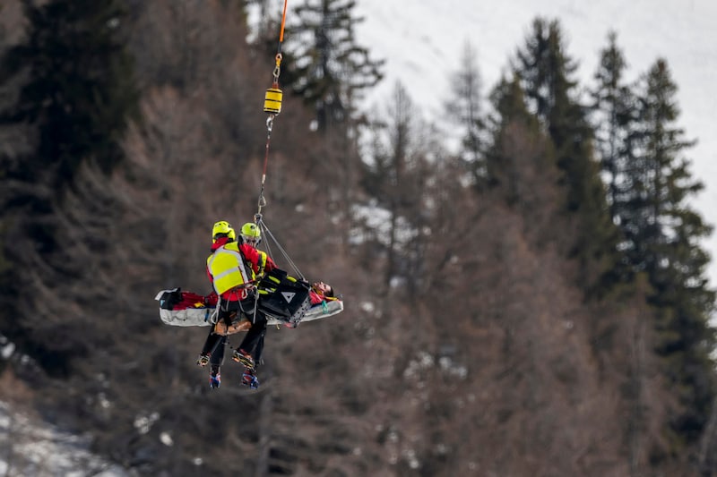 Nils Alphand had to be transported away by helicopter. (Bild: APA/AFP/Fabrice COFFRINI)