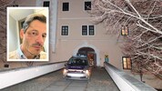 Wegen dem „Veilchen“ des Bürgermeisters bewachte die Polizei im Dezember das Gemeindeamt in ...