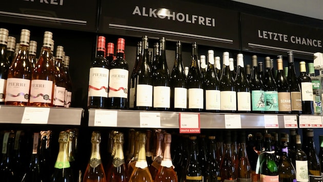 Alkoholfreier Wein findet immer häufiger Einzug in die Regale. (Bild: Jöchl Martin)