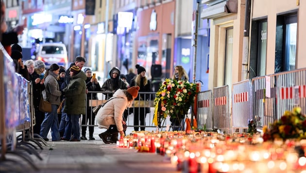 Am Sonntag findet ab 18 Uhr in Villach zum Abschluss der Trauerwoche eine Gedenkzeremonie statt. (Bild: EPA)