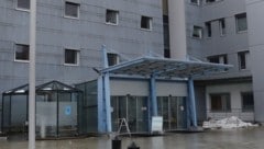 Der 14-Jährige wurde ins Krankenhaus Kufstein gebracht. (Symbolbild)