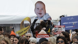 Gedenkveranstaltung für das tote israelische Baby Kfir Bibas in Paris (Bild: AFP)