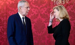 Beate Meinl-Reisinger mischt mit ihren NEOS wieder mit. Der Bundespräsident wird aber langsam ...