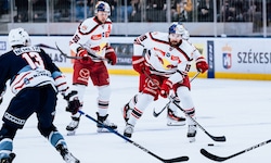 Als die Bulls die Partie im Griff hatten, traf Rowe (19) sogar in Unterzahl zum 3:0.