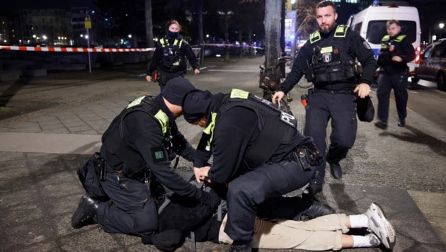 Nach der Attacke konnte die Polizei einen Verdächtigen festnehmen. (Bild: AFP)