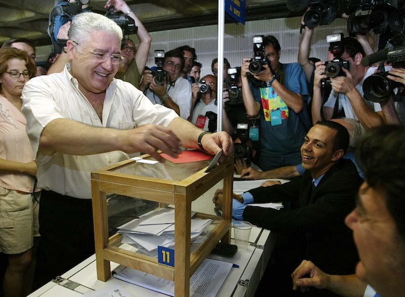 Joan Gaspert in the summer of 2003, then still Barca president (Bild: 2003 AFP)