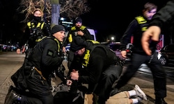 Nach der Attacke konnte die Polizei gegen 21 Uhr einen Verdächtigen festnehmen. Der Mann soll ...