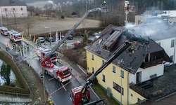 Das Feuer brach im Dachboden aus