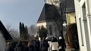 Unzählige Trauergäste standen der Familie an diesem so schweren Tag bei – und verabschiedeten ...
