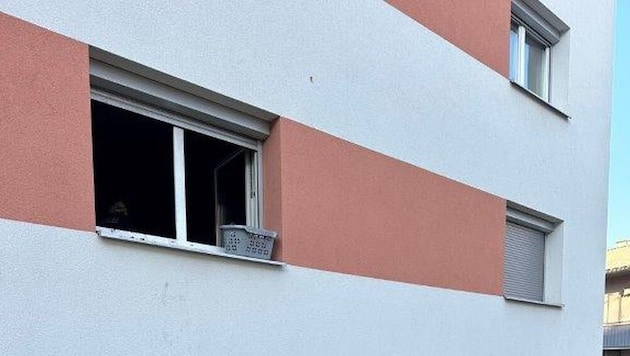 The young woman jumped out of this window (Bild: Krone KREATIV)