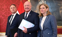 Feilen an der Zuckerlkoalition: Andreas Babler (SPÖ), Christian Stocker und Beate ...