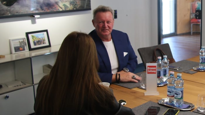 Beim Interview mit der „Krone“ im EasyMotian Skin-Dome in Seefeld sagte Jäger: „Obwohl ich 14 ...