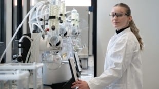 Leidenschaft für Chemie: Valentina Zach ist am IMC in Krems in ihrem „Studien“-Element (Bild: Molnar Attila)