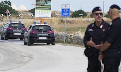 Die italienische Polizei hat einen Schlepperring zwischen der Türkei und Italien zerschlagen ...
