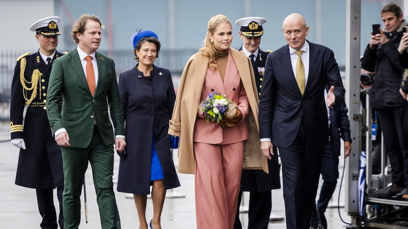 The christening was even broadcast live on TV. But there was no sign of excitement for Princess Amalia! (Bild: AFP/ANP/Sem van der Wal)