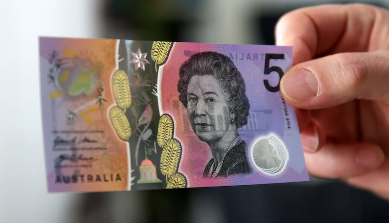 Fünf australische Dollar mit Queen. (Bild: Tröster Andreas)