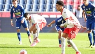 Enrique Aguilar traf per Elfmeter zum 1:0 für Liefering. (Bild: GEPA)