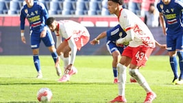 Enrique Aguilar traf per Elfmeter zum 1:0 für Liefering. (Bild: GEPA)