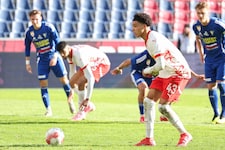 Enrique Aguilar traf per Elfmeter zum 1:0 für Liefering. (Bild: GEPA)