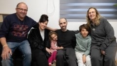 Tal Shoham ist nach seiner Freilassung endlich wieder mit seiner Familie vereint. (Bild: zVg)