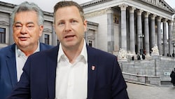 FPÖ-Generalsekretär Michael Schnedlitz regierte auf die neuerlichen Dreierverhandlungen mit scharfer Kritik. Ganz anders dagegen der grüne Parteichef Werner Kogler (li). (Bild: Krone KREATIV/AP, APA)