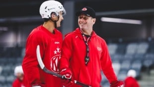 KAC-Trainer Kirk Furey hat gut lachen. Er bekommt für den Angriff noch eine echte ...