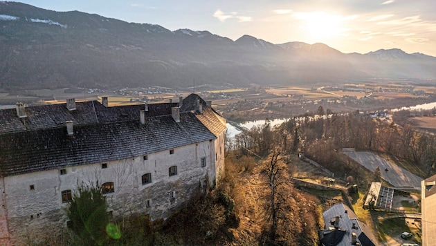 The view of the Drau and the Rosental valley from the castle is unique. (Bild: Krone Archiv)