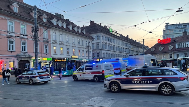 Major Red Cross and police operation at Jakominiplatz (Bild: Schwaiger Jörg)