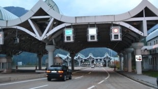 An der Mautstelle Karawanentunnel wurde ein Lenker kontrolliert, bei dem Verdacht auf Hehlerei besteht: Sieben Fahrräder hatte er im Auto versteckt (Symbolbild). (Bild: Fister Katrin)