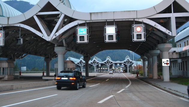 A driver suspected of receiving stolen goods was checked at the Karawanentunnel toll station: he had hidden seven bicycles in his car (symbolic image). (Bild: Fister Katrin)