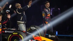 Max Verstappen (re.) erhielt in London keinen netten Empfang. (Bild: AP/Kin Cheung)