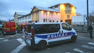 Ein 69-jähriger Passant aus Portugal wurde im französischen Mulhouse von einem Algerier erstochen. Drei weitere Menschen wurden verletzt. (Bild: SEBASTIEN BOZON / AFP)