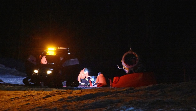 The 52-year-old, who had crashed into a snow cannon in Auffach, was flown to Innsbruck Hospital after receiving first aid. (Bild: ZOOM Tirol)