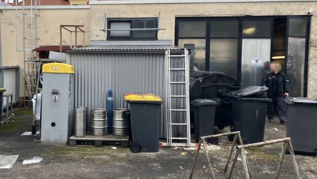 In diesem Blechcontainer waren die Spielautomaten versteckt (Bild: BMF)