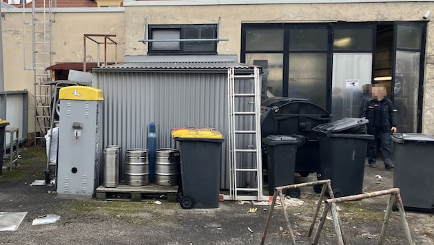 In diesem Blechcontainer waren die Spielautomaten versteckt (Bild: BMF)