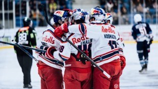 Bulls bejubelten das CHL-Ticket, nun wartet aber Arbeit. (Bild: Marton Monus - EC Red Bull Salzburg)