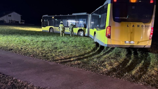 The excursion into the countryside caused extensive damage to the field. (Bild: Feuerwehr Hohenweiler)