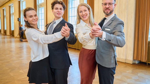 Flora Faymann and Joe-Emil Unger dance under the strict eyes of choreographers Maria and Christoph Santner. (Bild: Alexander Tuma)