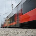 Der Großeinsatz am Bahnhof in Schwanenstadt hätte beinahe blutig geendet (Bild: Wenzel Markus)