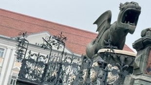 Wen der Lindwurm wohl ins Rathaus wählen würde? (Bild: Evelyn Hronek)