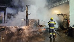 50 Feuerwehrleute aus Pichla bei St. Veit (Einsatzleitung), Hainsdorf-Brunnsee, Lichendorf und Weitersfeld rückten aus (Bild: Presseteam BFVRA / Konrad)