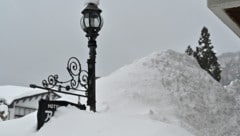 Die Stadt Hakuba in der Präfektur Nagano versinkt sprichwörtlich in Schnee.  (Bild: AFP or licensors)