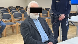 Der Angeklagte wird in der Justizanstalt „Weihnachtsmann“ genannt.