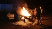 Die Feuerwehr kämpfte gegen die Flammen an.