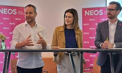 Zuletzt trat Matthias Strolz im September 2024 mit den NEOS auf, hier mit NEOS-Landessprecherin ...