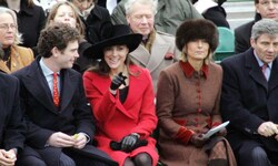 Die heutige Prinzessin Kate 2006 mit ihren Eltern bei Prinz Williams Abschlusszeremonie in ...