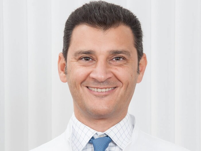 Dr. Afshin Assadian zögerte keine Sekunde – und rettete der Waldviertlerin das Leben.