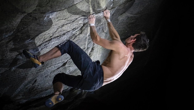 Kletter-Ass Nicolai Uznik will eine eigene Boulder-Route erschließen. (Bild: Uznik)